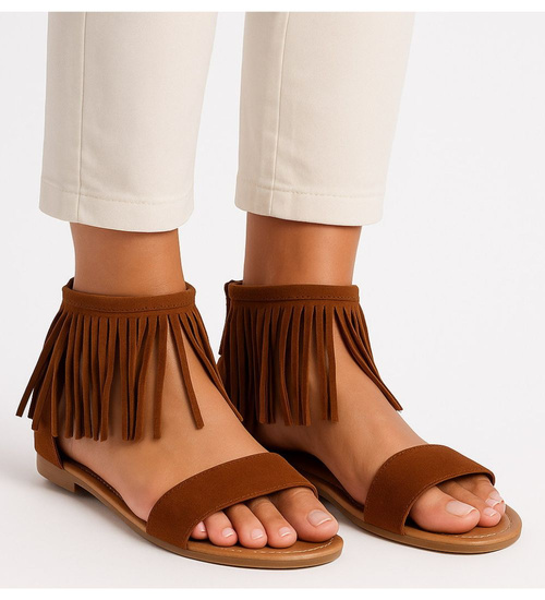 Brązowe płaskie sandały z frędzlami boho /G1-2 16320 T069/