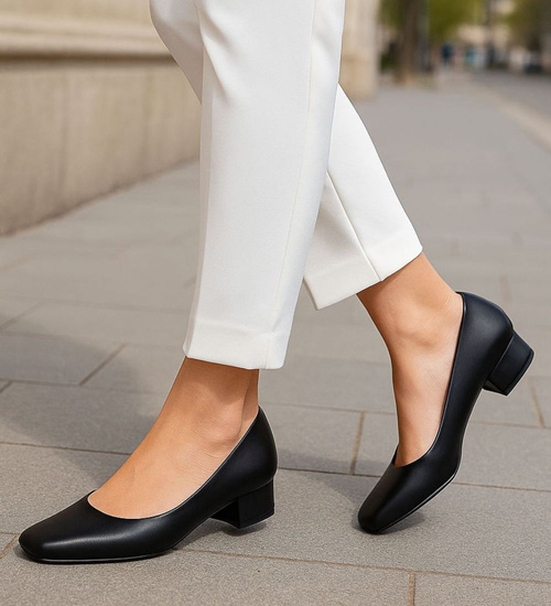 Czarne czółenka na niskim obcasie /E9-2 17736 W102/