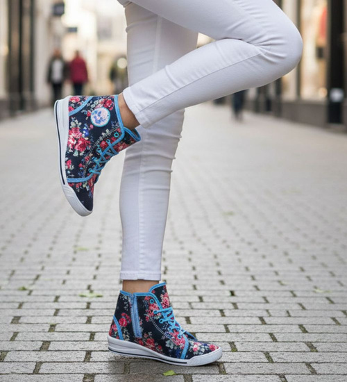 Wysokie dziewczęce trampki w kwiatki niebieskie /D8-2 7545 S089/