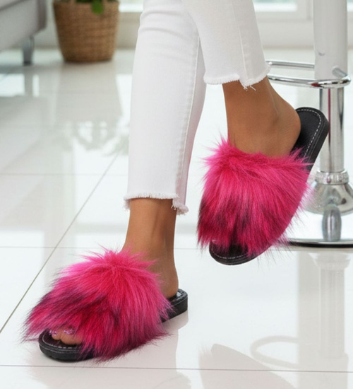 Fuksjowe klapki z efektownym futerkiem //D9-1 14298 S199/