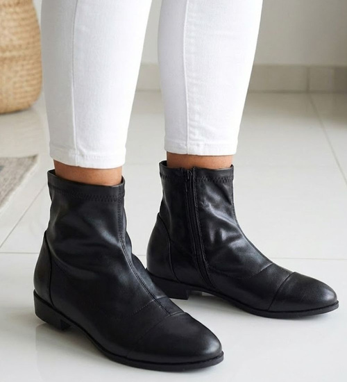 Czarne botki saszki na płaskim obcasie /E7-3 16868 T107/