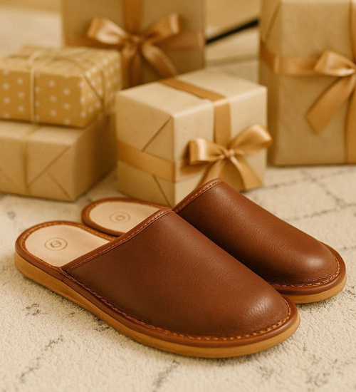 Skórzane męskie kapcie brązowe  /G13-1 10862 S197/