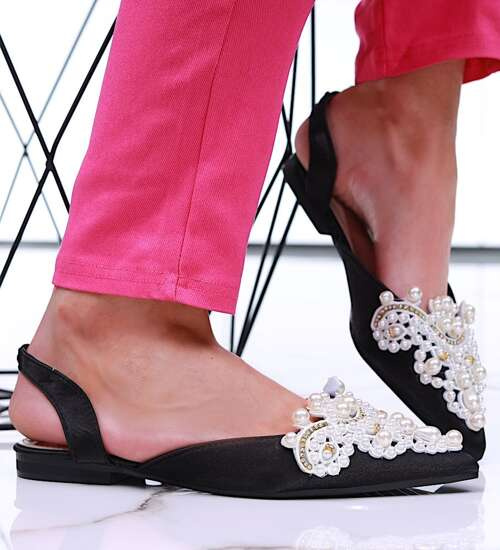 Czarne płaskie sandały z perełkami /F3-2 16361 G079/