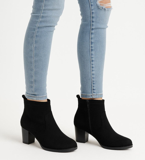 Klasyczne czarne botki damskie na obcasie /B4-2 18188 T399/