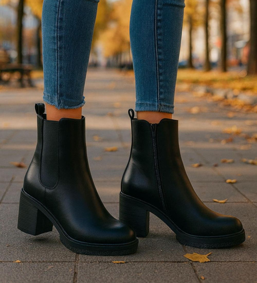 Czarne botki damskie na grubym obcasie /A10-3 18395 W259/