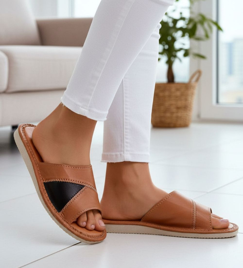 Brązowe kapcie damskie klapki domowe /G7-1 10930 S195/