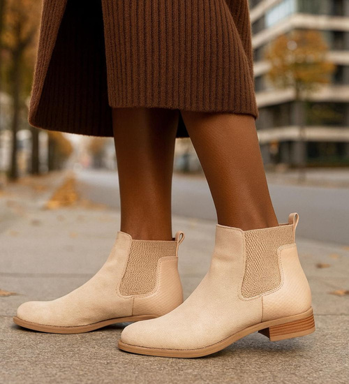 Beżowe botki damskie na płaskim obcasie wsuwane /L3-2 18507 W232/
