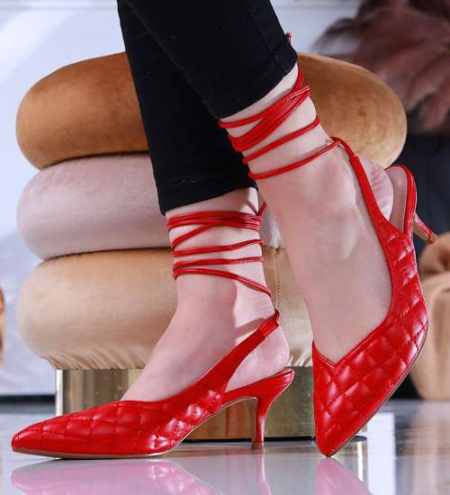 Pikowane czerwone buty wiązane na szpilce /A9-2 12203 T390/